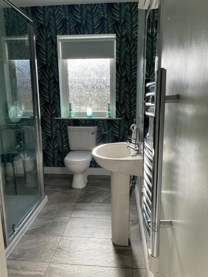 No2 At Rosebank Apartments Moville Esterno foto